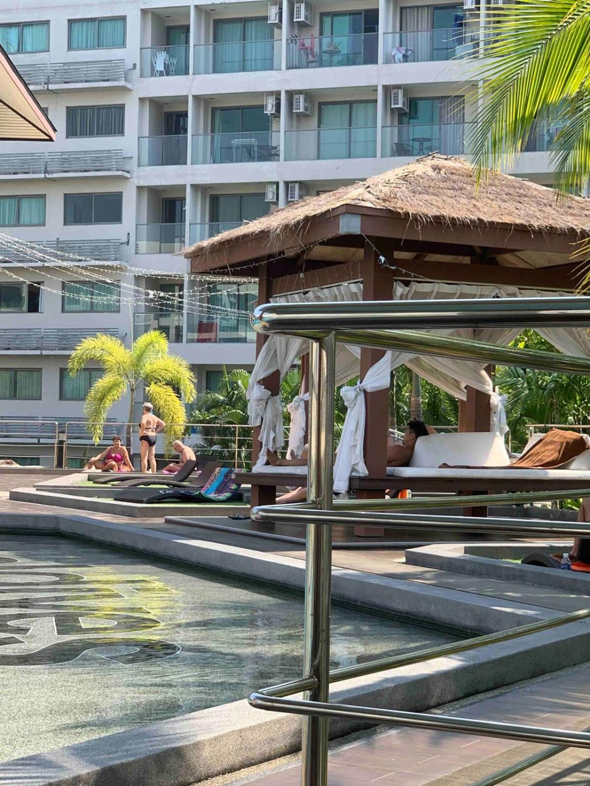 Laguna Beach Resort Maldives 좀티엔 비치 외부 사진